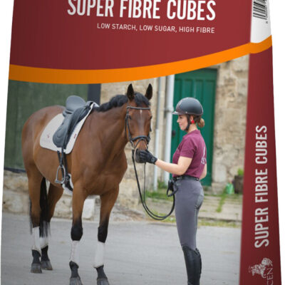 Saracen Super Fibre Cubes 20 kg – niskoskrobiowa, włóknista pasza dla koni na ochwat, EMS i wrzody
